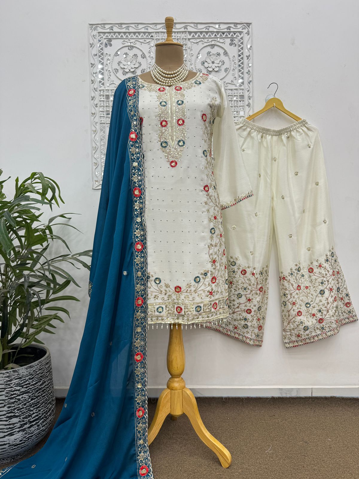 Nooriya Embellished Set