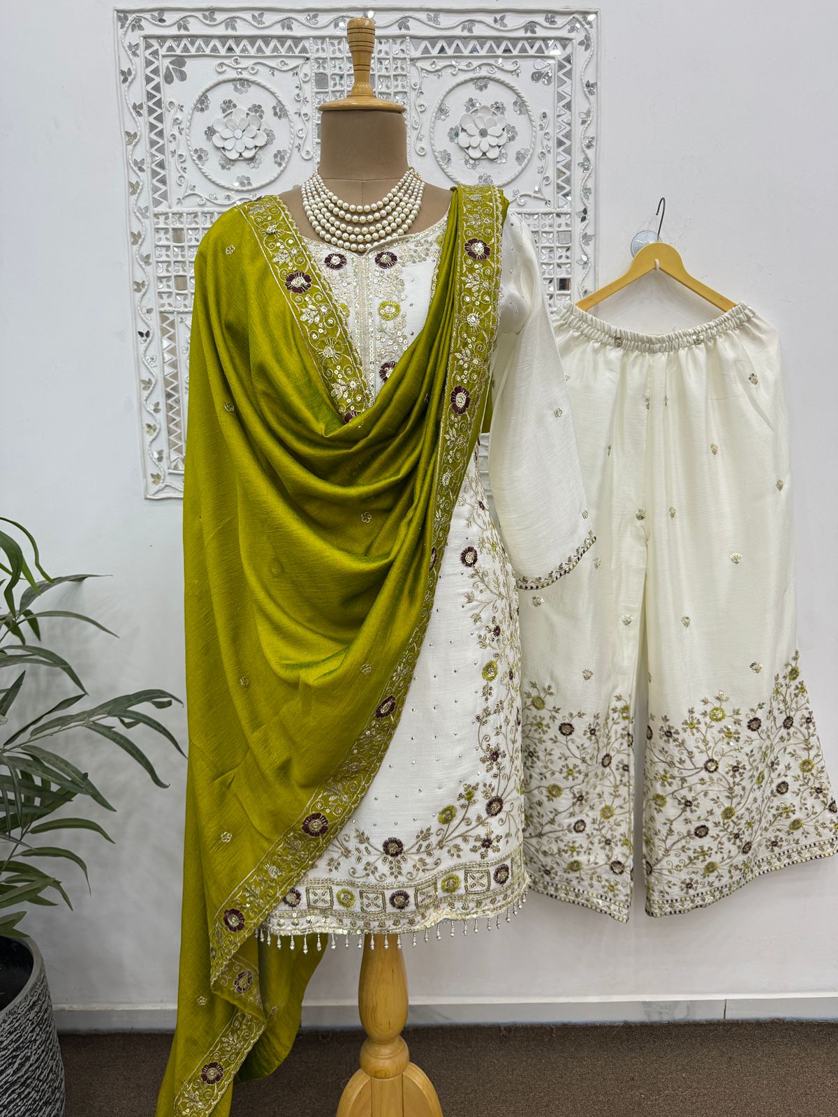 Nooriya Embellished Set